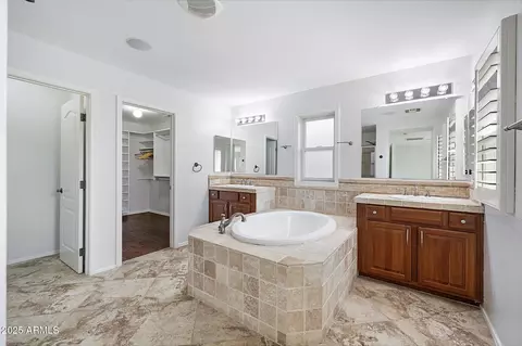 Bath - 970 S Henry Ln, Gilbert, AZ 85296 photo 2 of 5