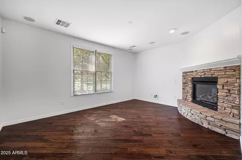 Living - 970 S Henry Ln, Gilbert, AZ 85296 photo 4 of 6