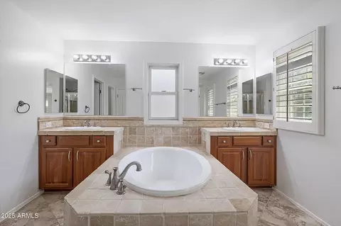 Bath - 970 S Henry Ln, Gilbert, AZ 85296 photo 3 of 5