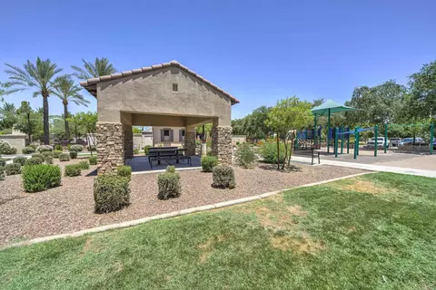 Exterior - 970 S Henry Ln, Gilbert, AZ 85296 photo 4 of 7
