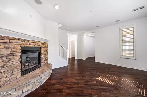 Living - 970 S Henry Ln, Gilbert, AZ 85296 photo 3 of 6