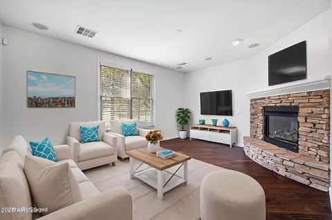 Living - 970 S Henry Ln, Gilbert, AZ 85296 photo 1 of 6
