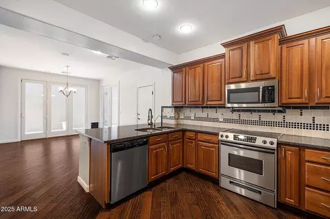 Kitchen - 970 S Henry Ln, Gilbert, AZ 85296 photo 3 of 4