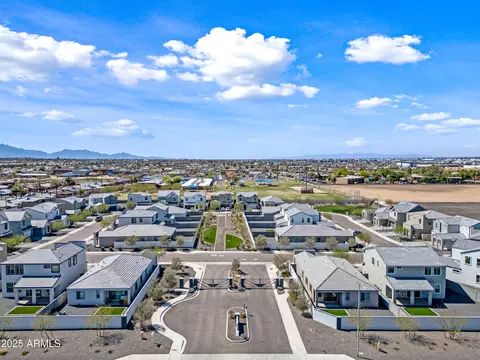 2326 E Levi Dr, Phoenix, AZ 85040 photo 4