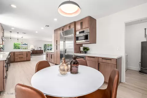 Dining - 28 E Winged Foot Rd, Phoenix, AZ 85022 photo 5 of 5
