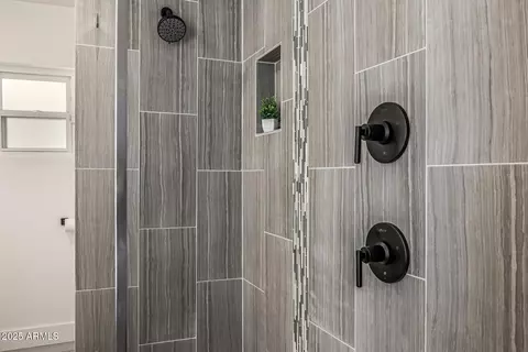 Bath - 28 E Winged Foot Rd, Phoenix, AZ 85022 photo 3 of 6