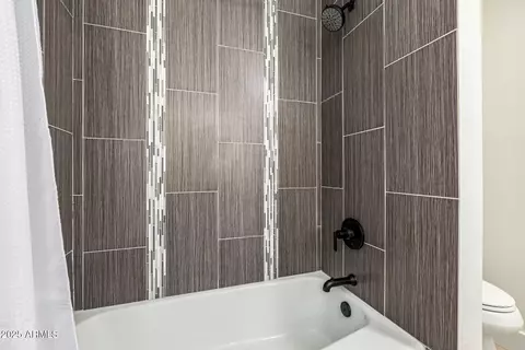 Bath - 28 E Winged Foot Rd, Phoenix, AZ 85022 photo 5 of 6