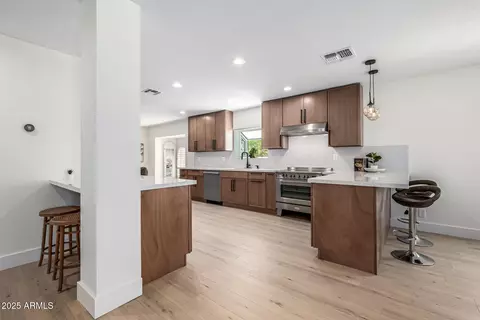 Kitchen - 28 E Winged Foot Rd, Phoenix, AZ 85022 photo 1 of 8