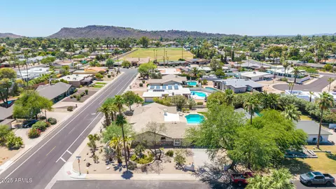 View/Area - 28 E Winged Foot Rd, Phoenix, AZ 85022 photo 6 of 10