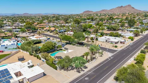 View/Area - 28 E Winged Foot Rd, Phoenix, AZ 85022 photo 3 of 10
