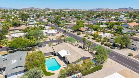 View/Area - 28 E Winged Foot Rd, Phoenix, AZ 85022 photo 8 of 10