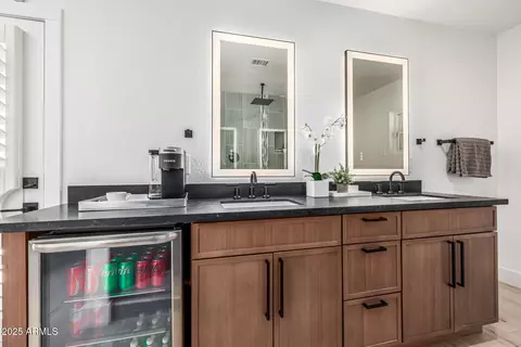 Bath - 28 E Winged Foot Rd, Phoenix, AZ 85022 photo 1 of 6