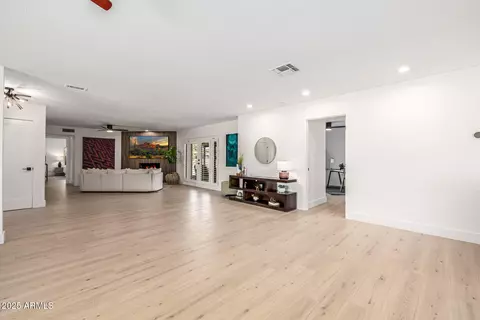 Living - 28 E Winged Foot Rd, Phoenix, AZ 85022 photo 4 of 4