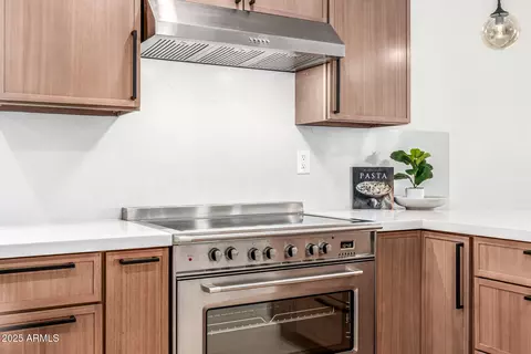 Kitchen - 28 E Winged Foot Rd, Phoenix, AZ 85022 photo 8 of 8