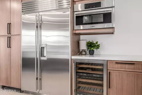 Kitchen - 28 E Winged Foot Rd, Phoenix, AZ 85022 photo 7 of 8