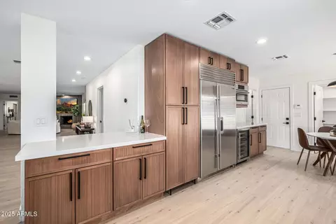 Kitchen - 28 E Winged Foot Rd, Phoenix, AZ 85022 photo 3 of 8