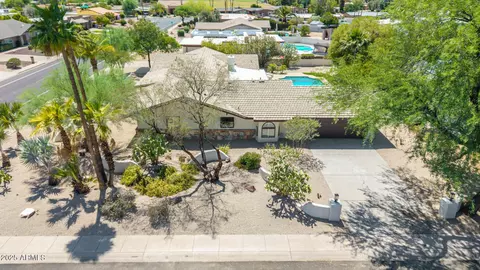 View/Area - 28 E Winged Foot Rd, Phoenix, AZ 85022 photo 2 of 10