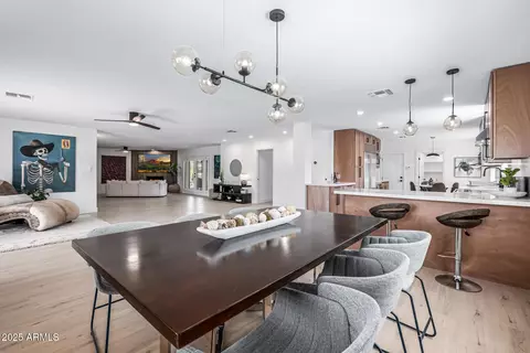 Dining - 28 E Winged Foot Rd, Phoenix, AZ 85022 photo 2 of 5