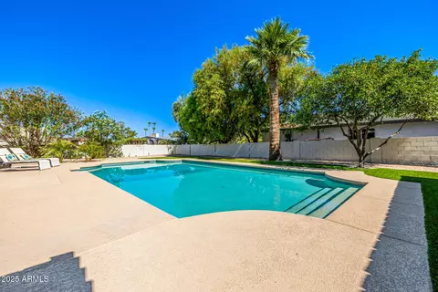 Exterior - 28 E Winged Foot Rd, Phoenix, AZ 85022 photo 9 of 14