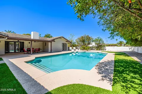 Exterior - 28 E Winged Foot Rd, Phoenix, AZ 85022 photo 10 of 14