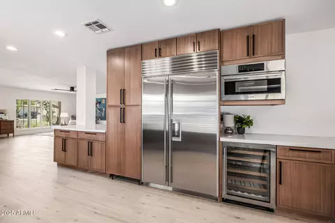 Kitchen - 28 E Winged Foot Rd, Phoenix, AZ 85022 photo 2 of 8