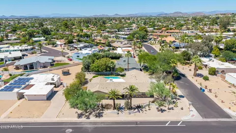 View/Area - 28 E Winged Foot Rd, Phoenix, AZ 85022 photo 4 of 10