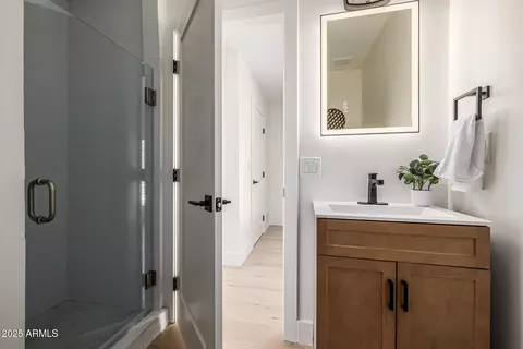 Bath - 28 E Winged Foot Rd, Phoenix, AZ 85022 photo 6 of 6