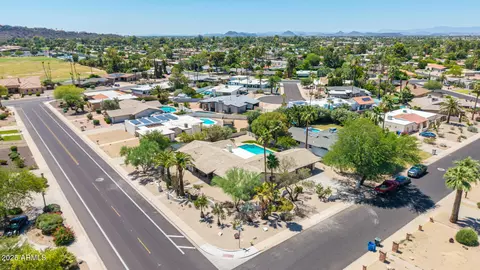 View/Area - 28 E Winged Foot Rd, Phoenix, AZ 85022 photo 5 of 10