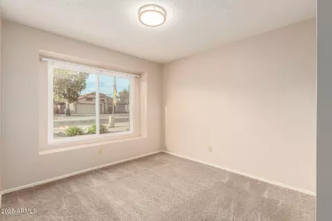 3443 E Wickieup Ln, Phoenix, AZ 85050 photo 14