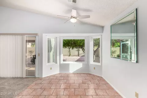 3443 E Wickieup Ln, Phoenix, AZ 85050 photo 7