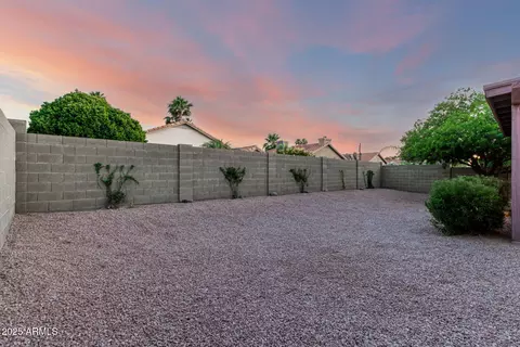 3443 E Wickieup Ln, Phoenix, AZ 85050 photo 21