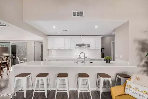 Kitchen - 2929 E Broadway Rd #30, Mesa, AZ 85204 photo 2 of 5