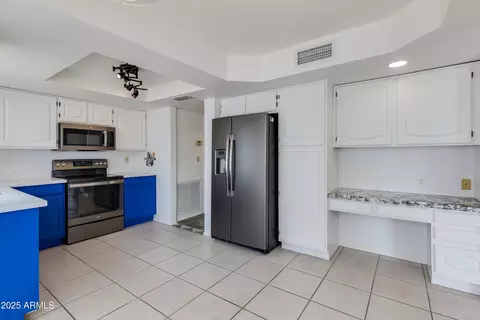 Kitchen - 3315 E Taro Ln, Phoenix, AZ 85050 photo 1 of 4