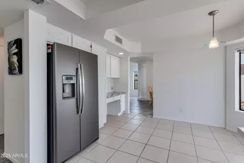 Kitchen - 3315 E Taro Ln, Phoenix, AZ 85050 photo 4 of 4