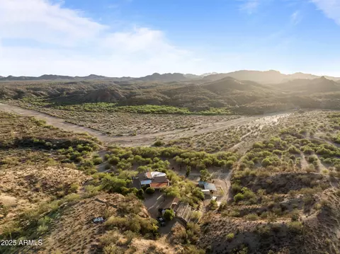 27610 W Gill Rd, Morristown, AZ 85342