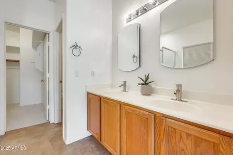 Bath - 4041 W Hackamore Dr, Phoenix, AZ 85083 photo 1 of 4