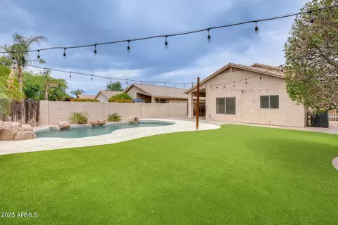 Exterior - 4041 W Hackamore Dr, Phoenix, AZ 85083 photo 10 of 18