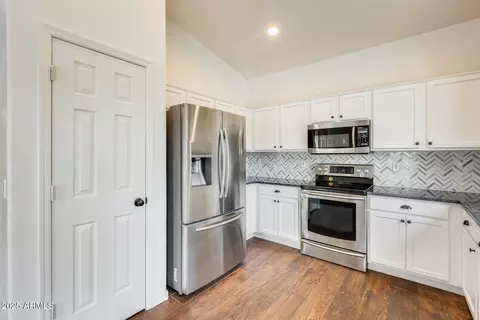 Kitchen - 4041 W Hackamore Dr, Phoenix, AZ 85083 photo 3 of 3