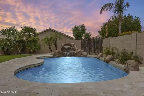 Exterior - 4041 W Hackamore Dr, Phoenix, AZ 85083 photo 5 of 18