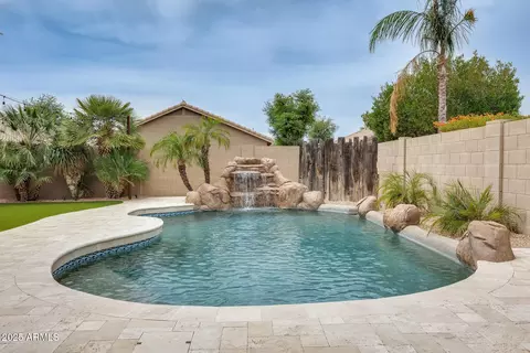 Exterior - 4041 W Hackamore Dr, Phoenix, AZ 85083 photo 6 of 18