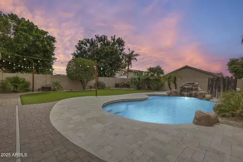Exterior - 4041 W Hackamore Dr, Phoenix, AZ 85083 photo 3 of 18
