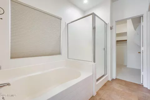 Bath - 4041 W Hackamore Dr, Phoenix, AZ 85083 photo 2 of 4