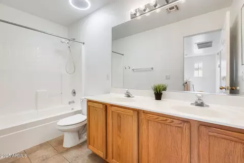 Bath - 4041 W Hackamore Dr, Phoenix, AZ 85083 photo 4 of 4