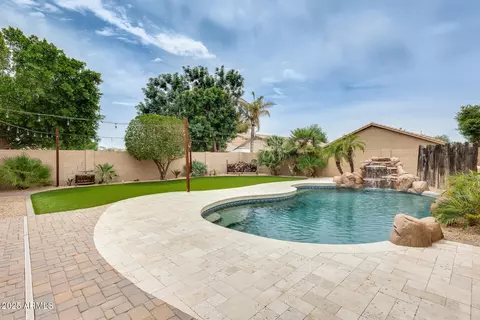 Exterior - 4041 W Hackamore Dr, Phoenix, AZ 85083 photo 4 of 18
