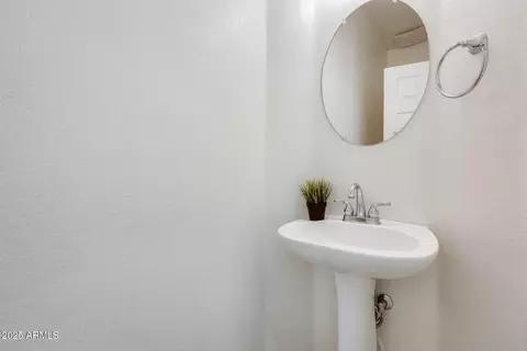 Bath - 4041 W Hackamore Dr, Phoenix, AZ 85083 photo 3 of 4