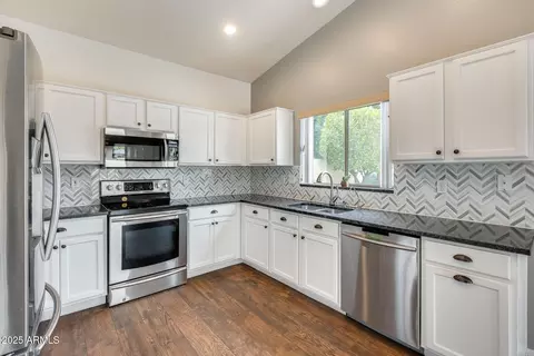 Kitchen - 4041 W Hackamore Dr, Phoenix, AZ 85083 photo 1 of 3