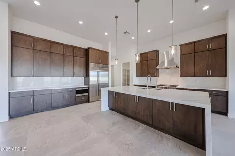 Kitchen - 1904 E Creek Canyon Rd, Phoenix, AZ 85086 photo 9 of 17