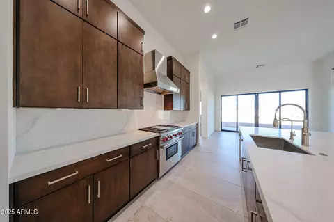 Kitchen - 1904 E Creek Canyon Rd, Phoenix, AZ 85086 photo 4 of 17