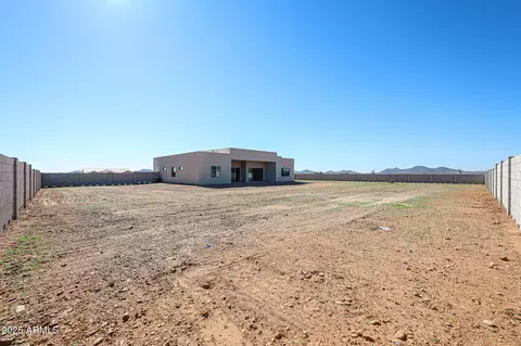 Exterior - 1904 E Creek Canyon Rd, Phoenix, AZ 85086 photo 5 of 7