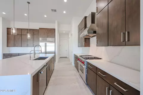 Kitchen - 1904 E Creek Canyon Rd, Phoenix, AZ 85086 photo 6 of 17